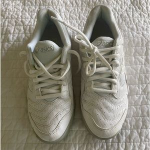 Womens ASICS tennis court shoe 6.5